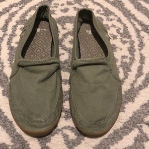 Sanuk shoes